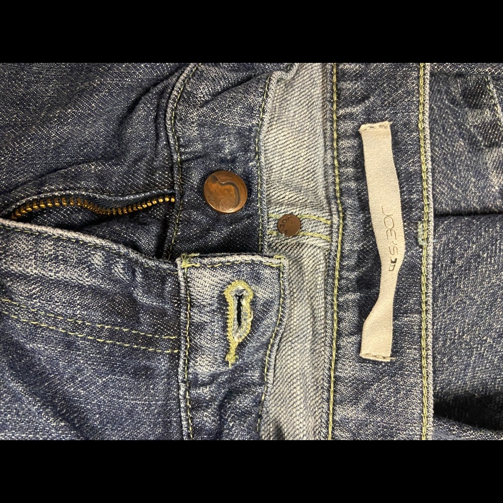 Joe’s Jeans Rocker Flare Distressed Bottom Size 32